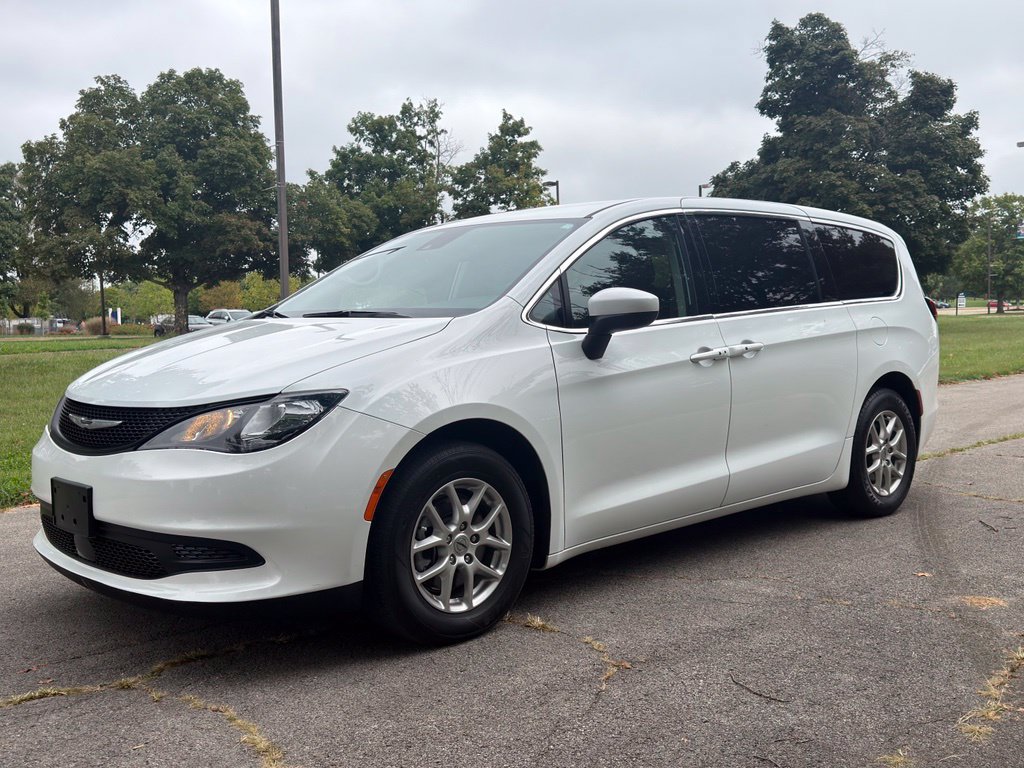 Used 2023 Chrysler Voyager LX FWD image 39
