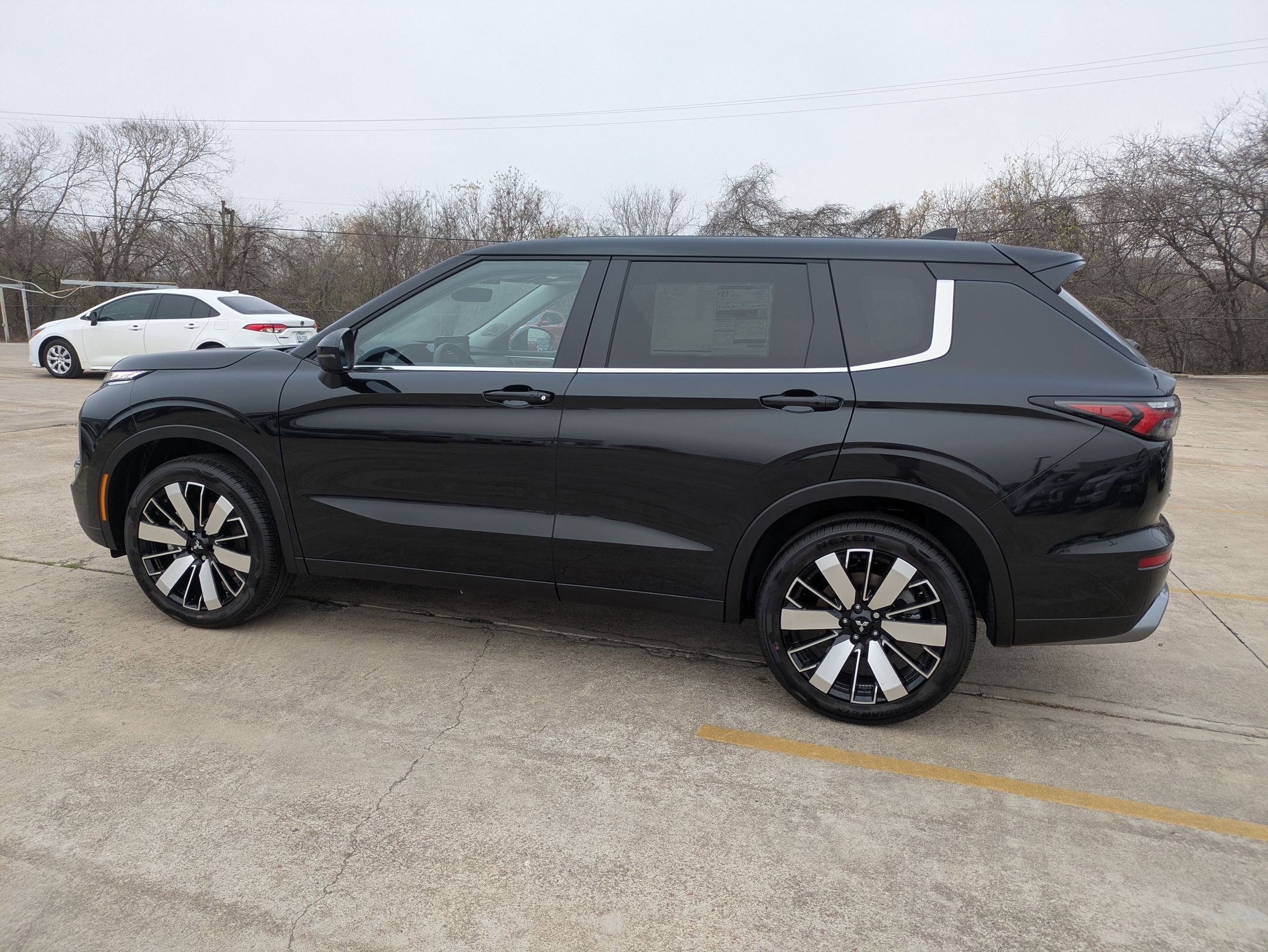 New 2026 Mitsubishi Outlander SE AWD/4WD image 2