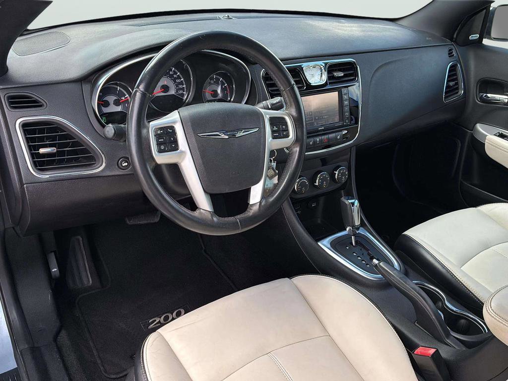 Used 2013 Chrysler 200 Limited FWD image 26