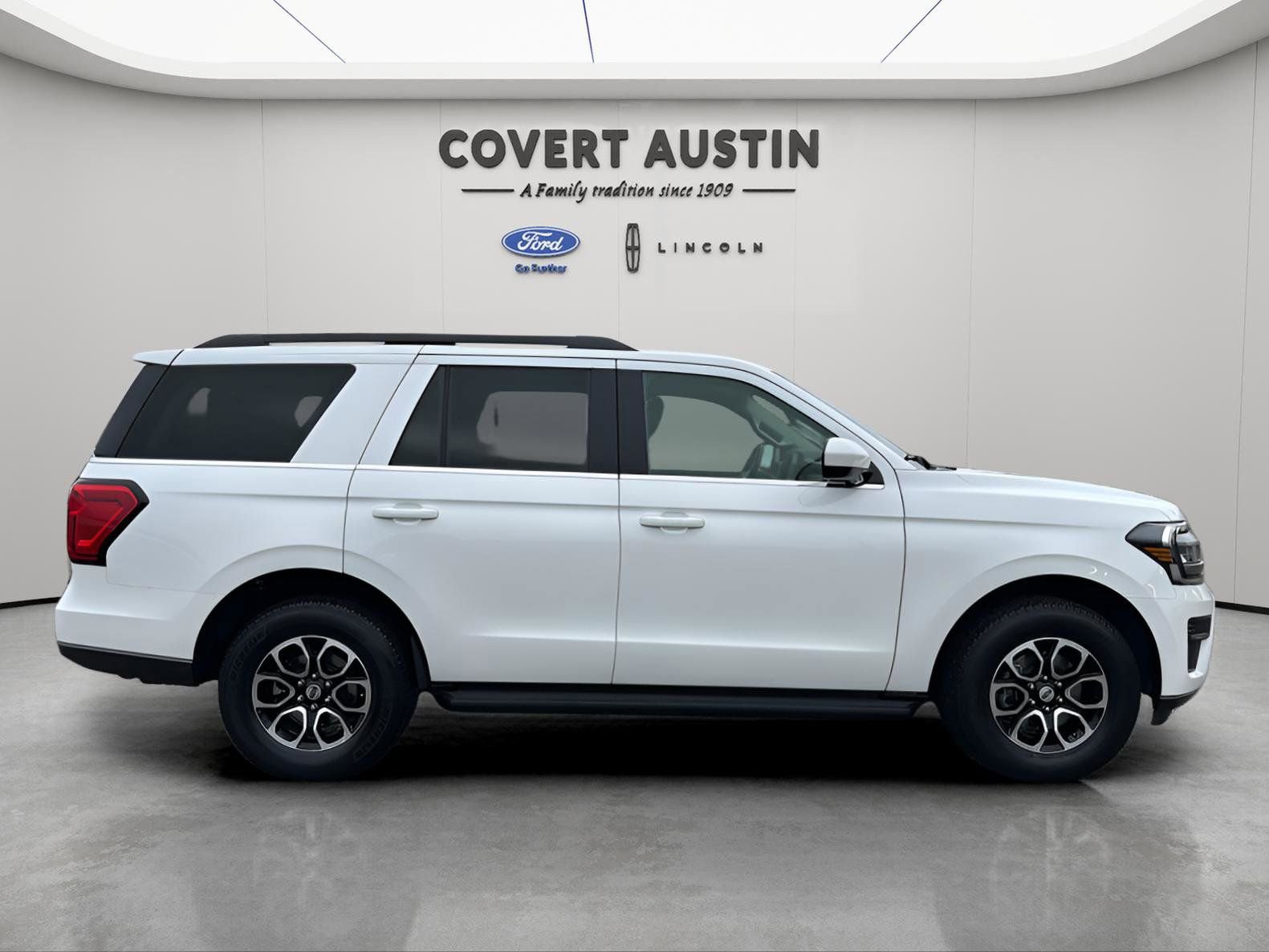 Used 2023 Ford Expedition XLT image 6