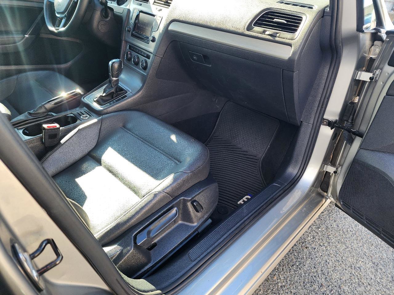 Used 2015 Volkswagen Golf TDI SE image 25