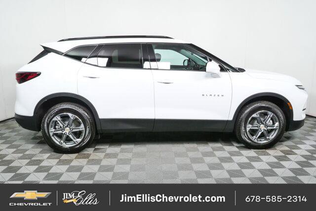 New 2026 Chevrolet Blazer LT w/ Convenience Package FWD image 2