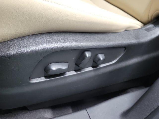 Certified 2024 Cadillac XT4 Luxury w/ Cold Weather Package FWD image 13