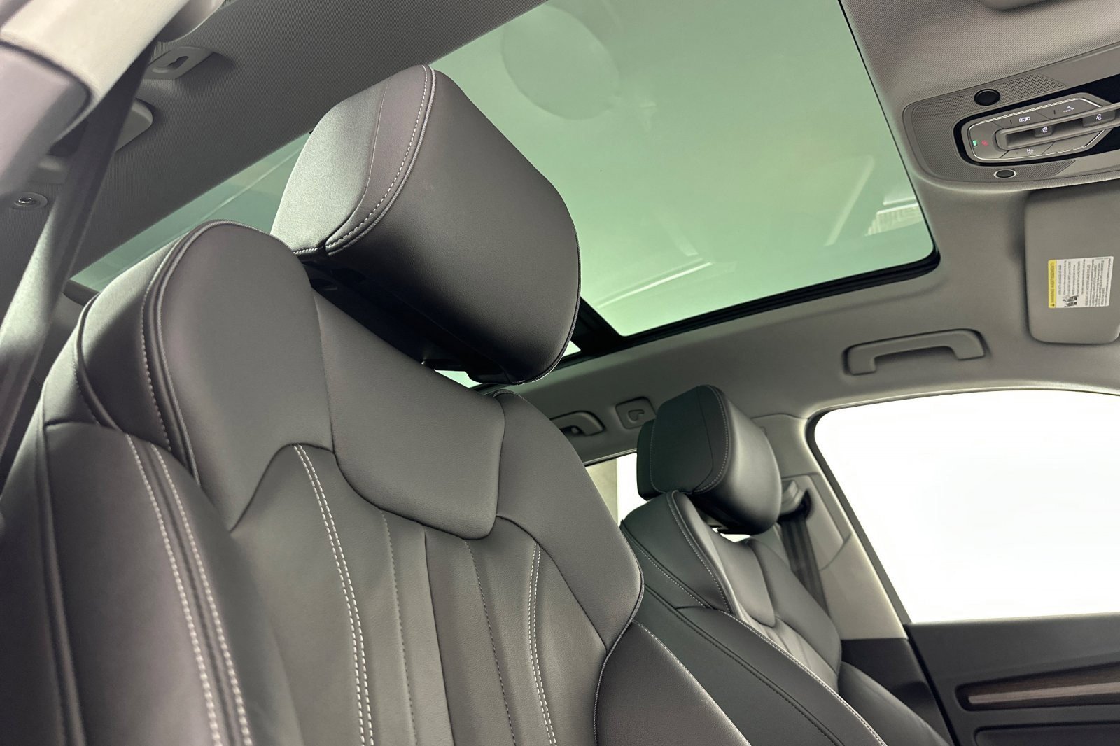 Used 2023 Audi Q5 e Premium w/ Convenience Package image 16