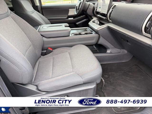Used 2025 Ford Expedition Active RWD image 13
