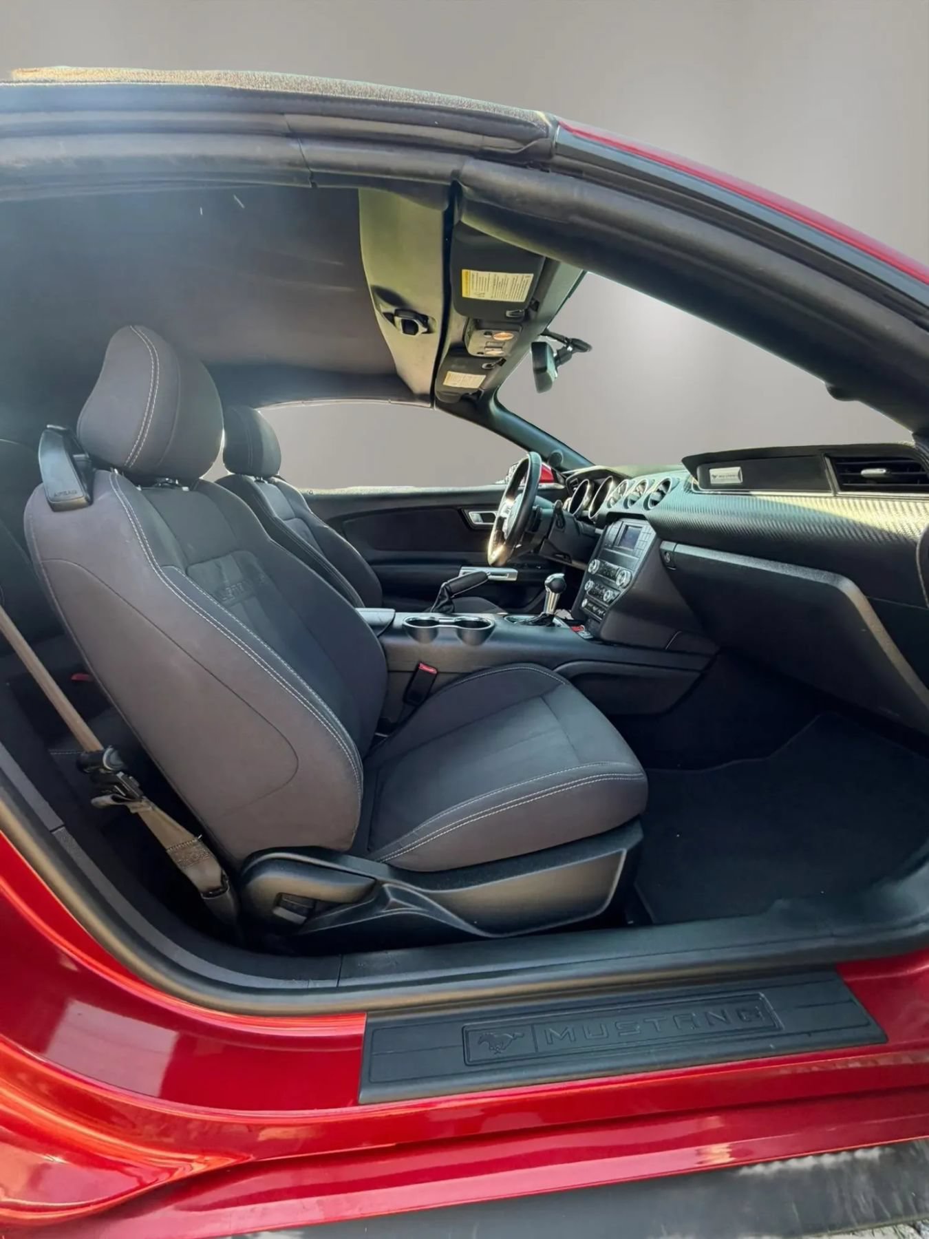 Used 2019 Ford Mustang Convertible RWD image 10