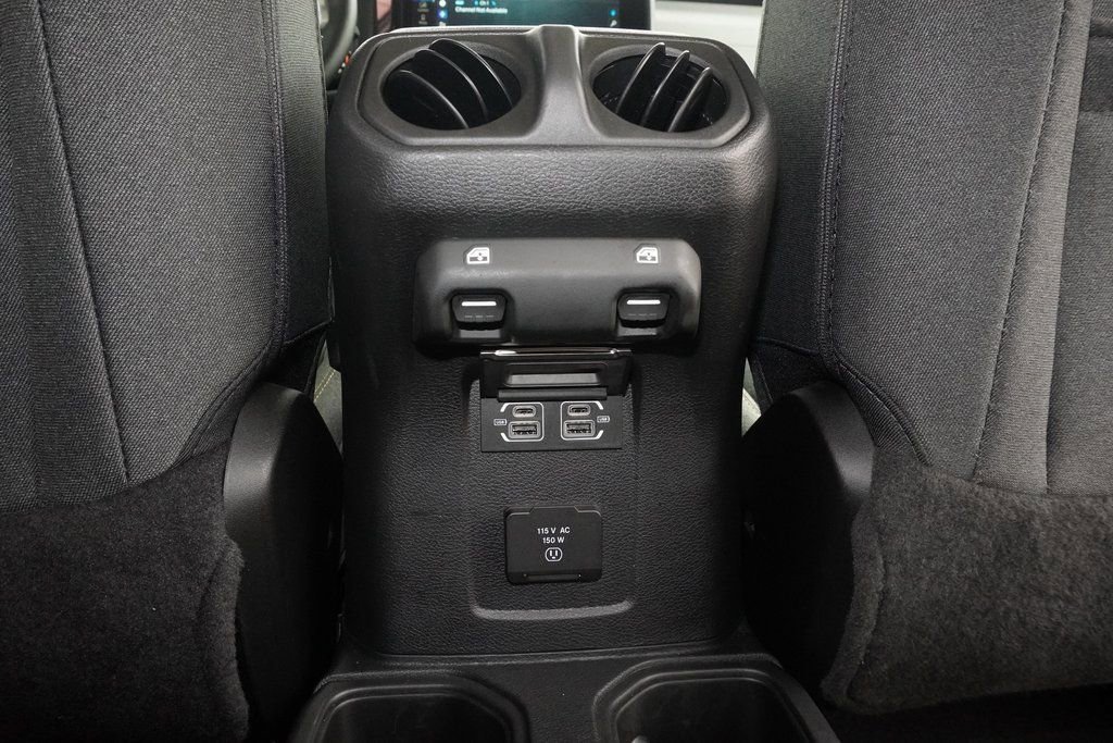 Used 2024 Jeep Wrangler Sahara image 27