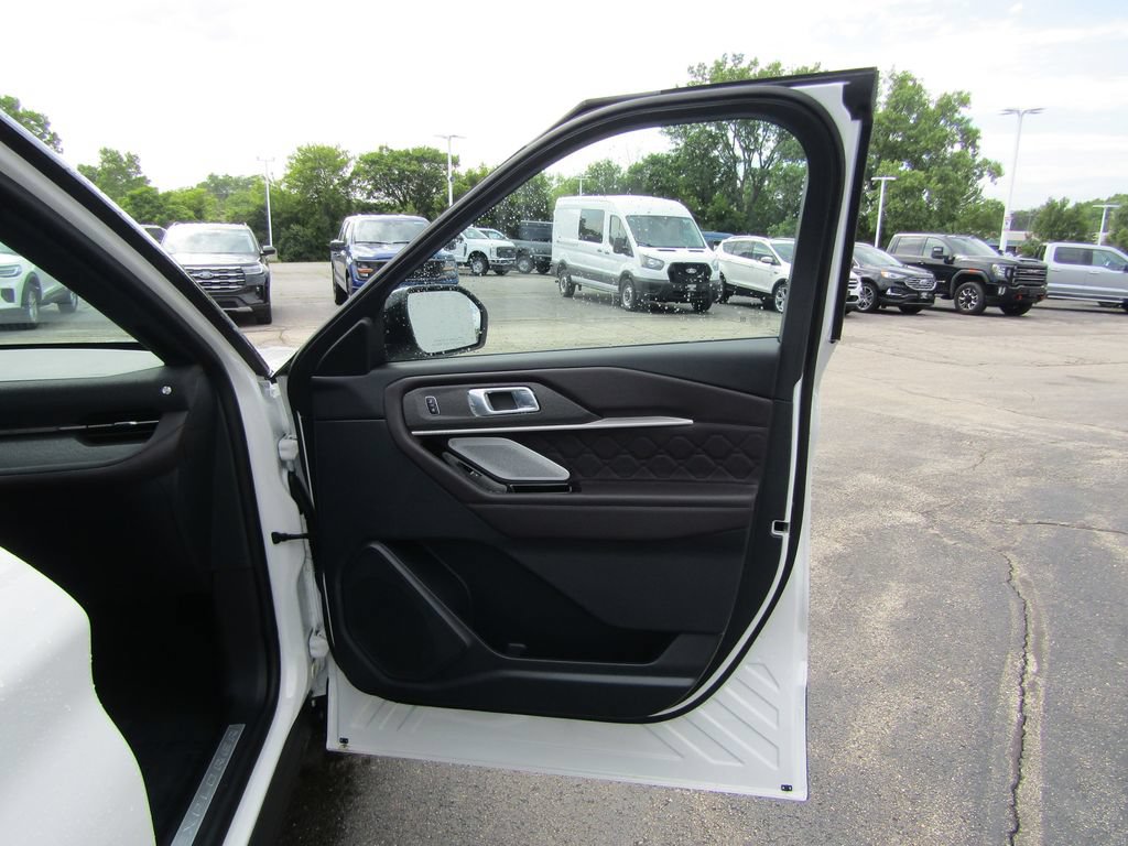 New 2026 Ford Explorer Platinum w/ LUX Leather Package AWD/4WD image 41