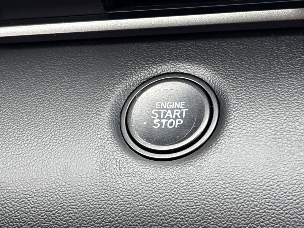 Certified 2025 Hyundai Elantra Sport image 21