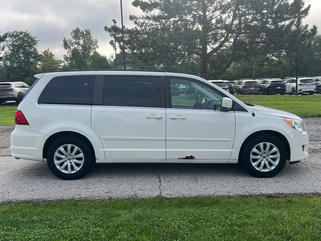 Used 2012 Volkswagen Routan SE FWD image 6