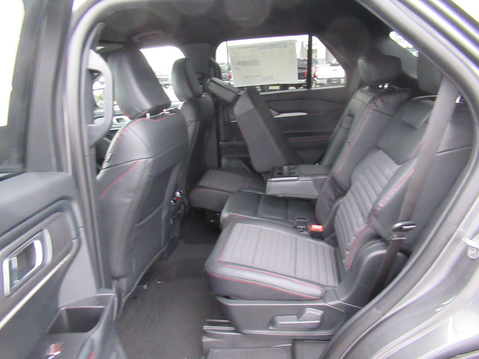 New 2026 Ford Explorer ST-Line w/ ST-Line Street Pack AWD/4WD image 12