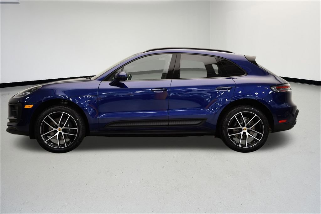 Used 2025 Porsche Macan image 2