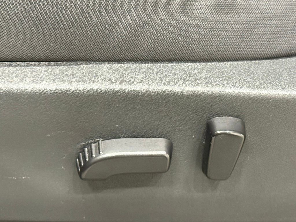 Used 2023 Nissan Frontier SV image 58