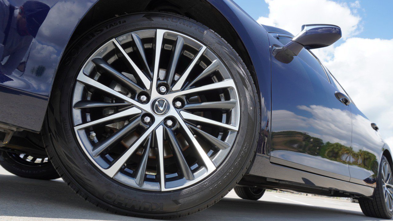 Used 2024 Lexus ES 350 w/ Premium Package image 11