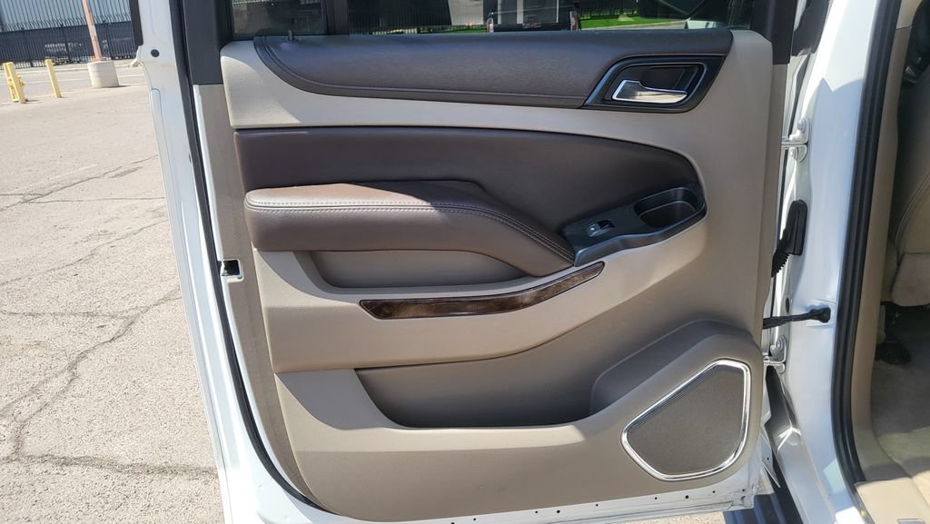 Used 2017 Chevrolet Suburban LT RWD image 29