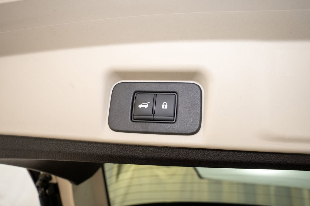 Certified 2025 Nissan Ariya Platinum image 7