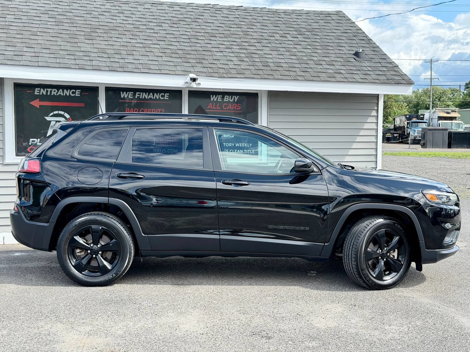 Used 2019 Jeep Cherokee Latitude Plus AWD/4WD image 12