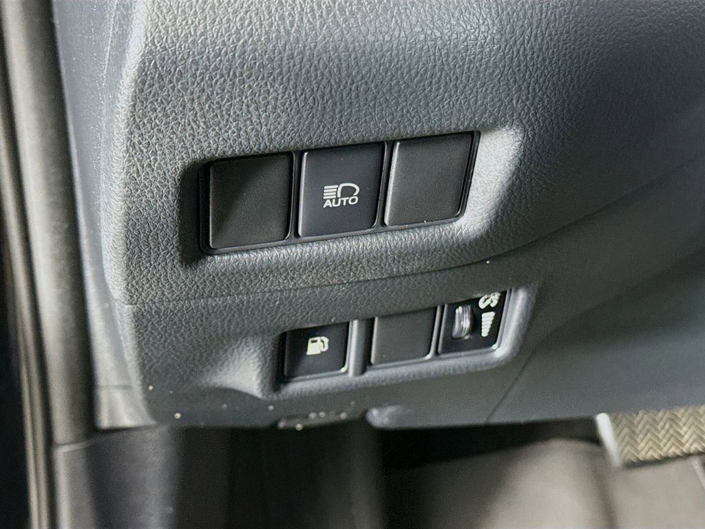 Certified 2022 Toyota C-HR Limited image 10