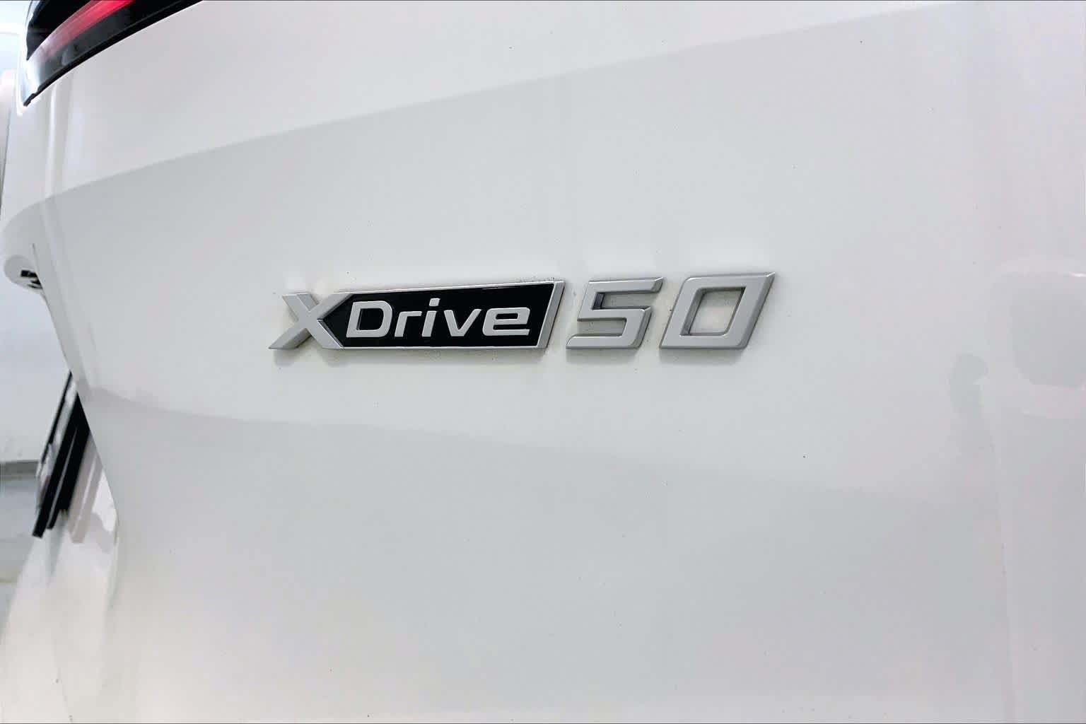 Used 2024 BMW iX xDrive50 w/ Premium Package AWD/4WD image 9