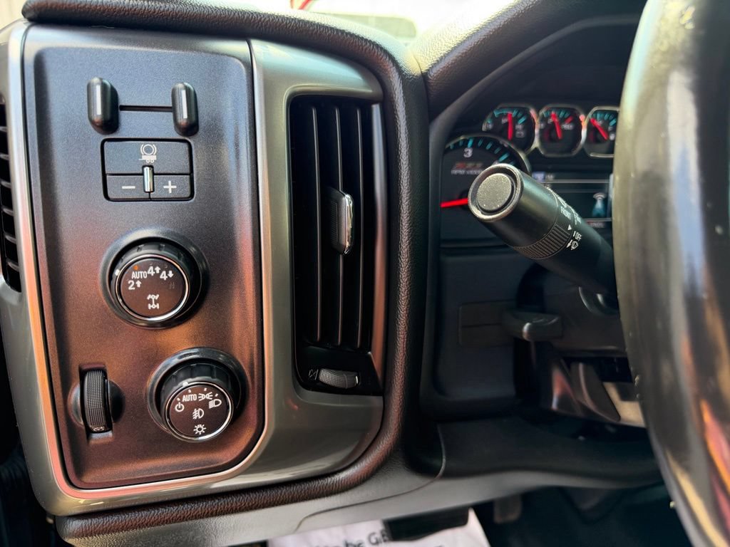 Used 2018 Chevrolet Silverado 1500 LT w/ Texas Edition AWD/4WD image 16
