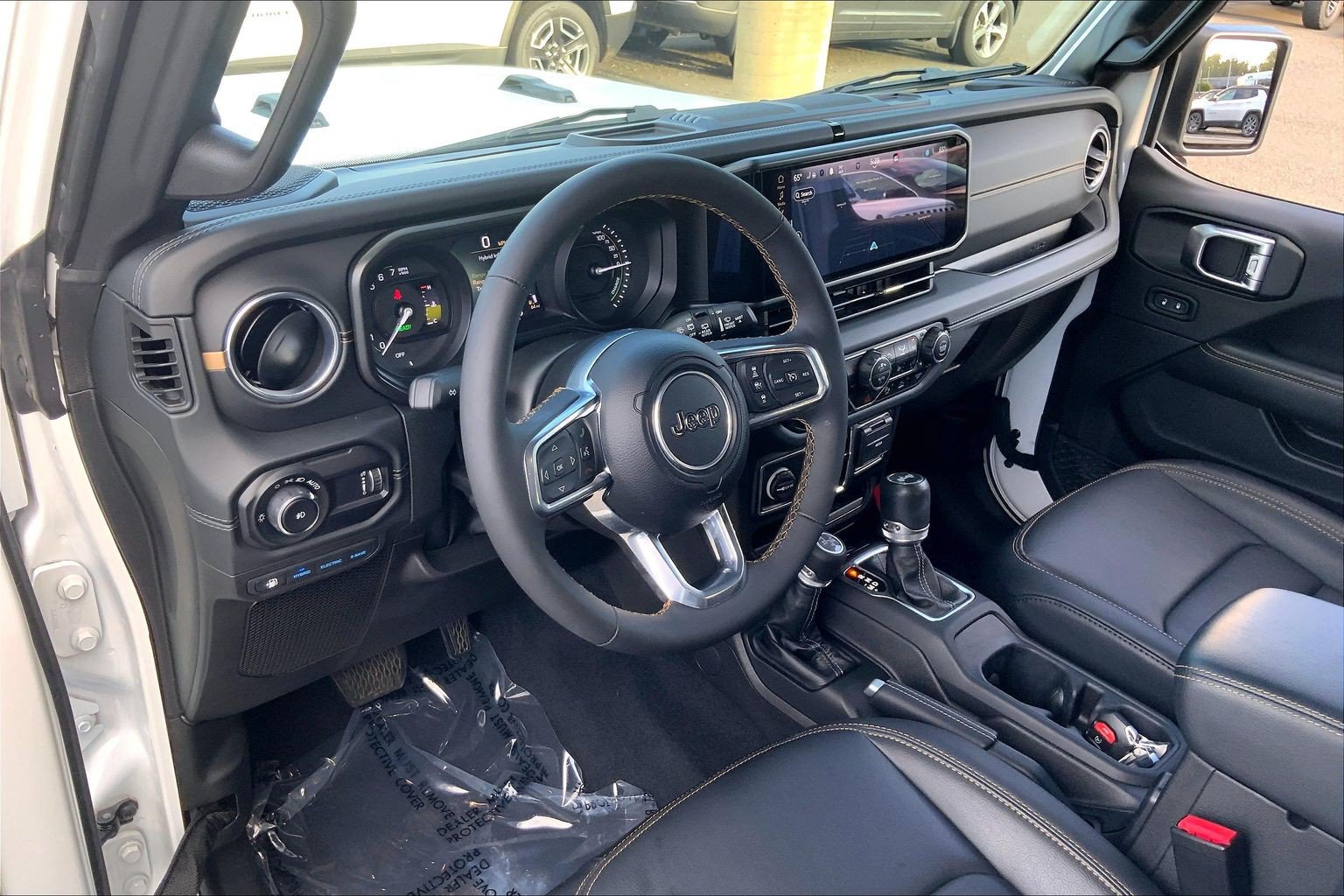 Certified 2024 Jeep Wrangler Unlimited Sahara w/ Technology Group AWD/4WD image 17