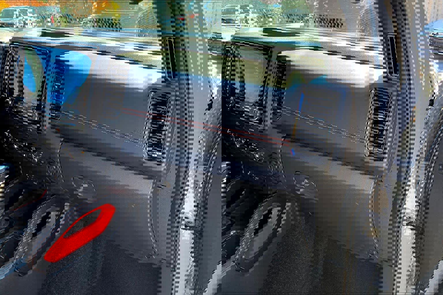 Used 2023 Nissan Frontier PRO-4X w/ Technology Package image 17