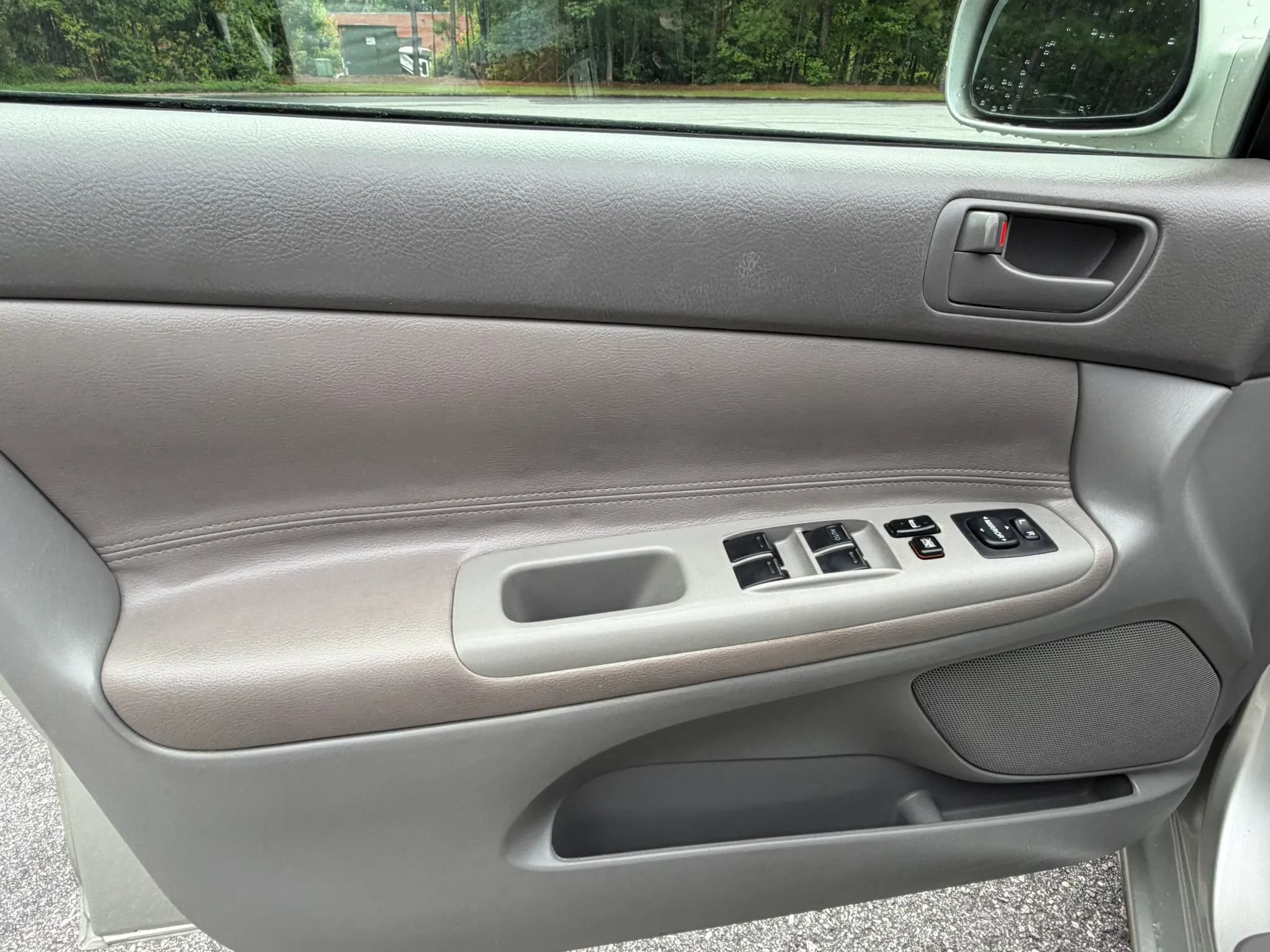Used 2004 Toyota Camry LE FWD image 15
