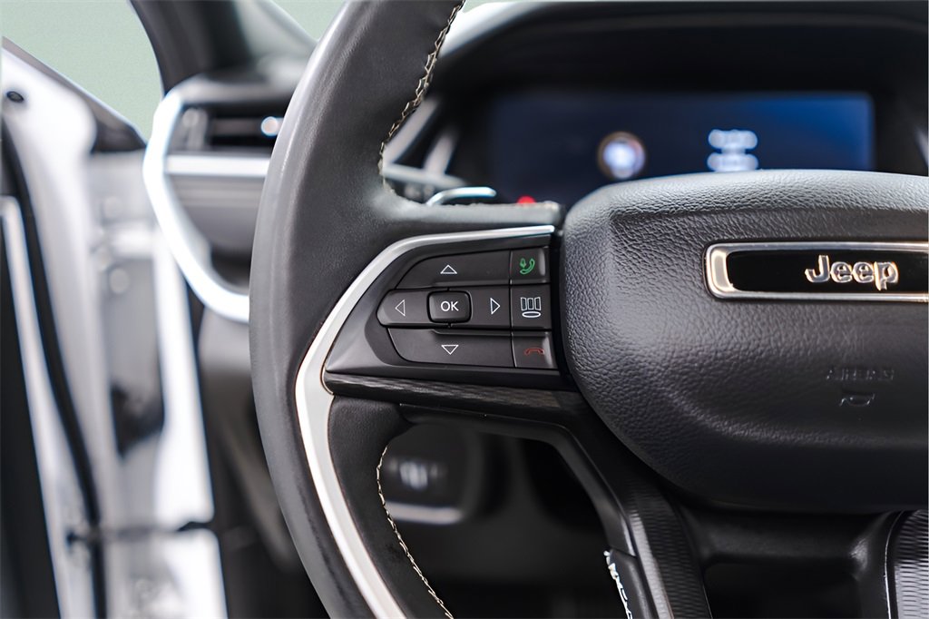 Used 2023 Jeep Grand Cherokee Altitude image 11