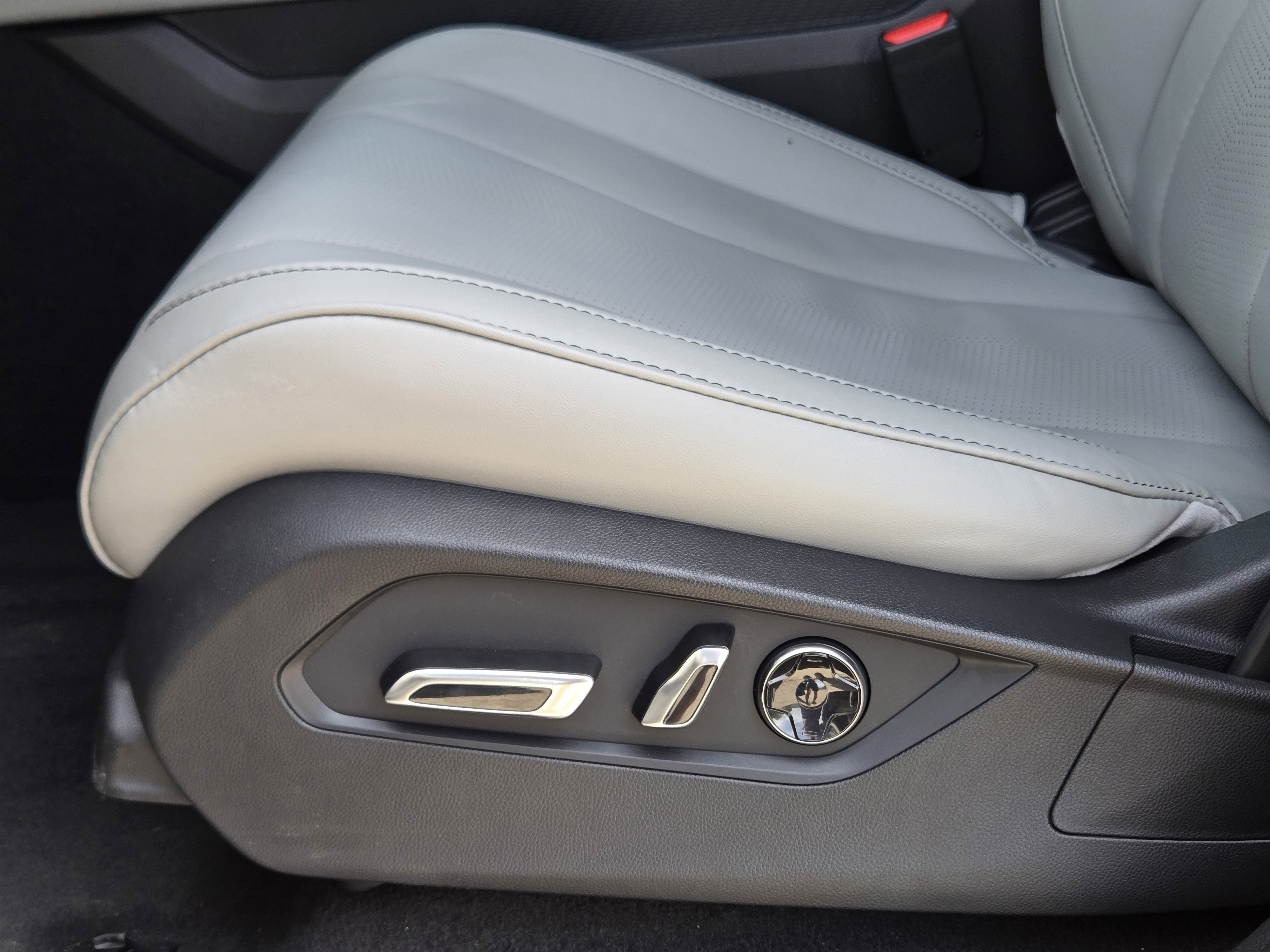 Certified 2026 Acura MDX FWD w/ Technology Package image 24