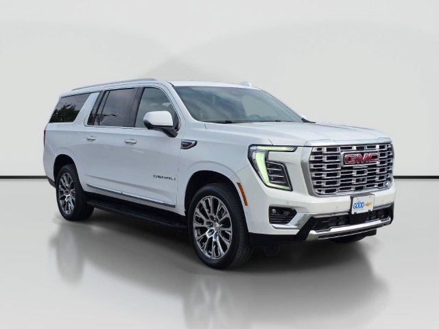 Used 2025 GMC Yukon XL Denali AWD/4WD image 7