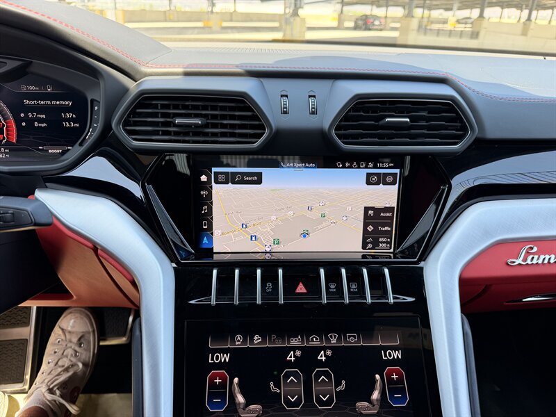 Used 2021 Lamborghini Urus AWD/4WD image 36