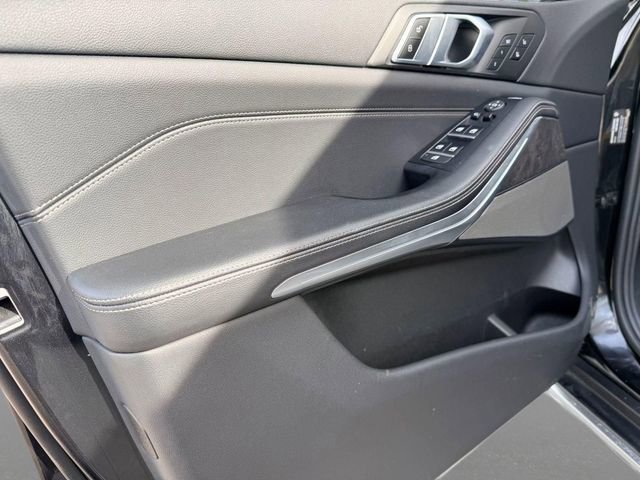 Used 2021 BMW X5 xDrive40i w/ Premium Package image 11