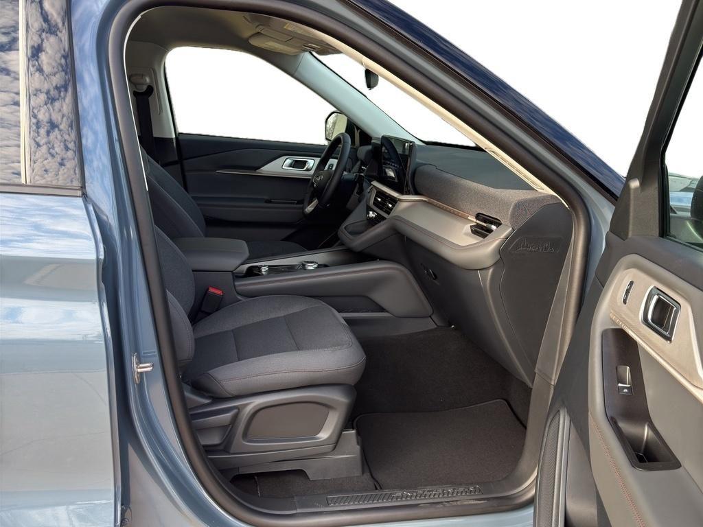 New 2026 Ford Explorer Active image 7