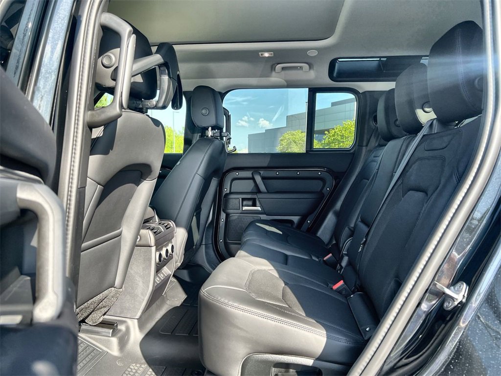 Used 2025 Land Rover Defender 110 S image 15