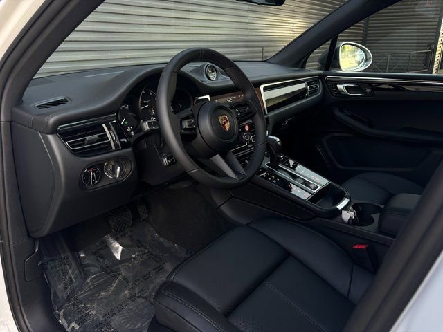 Certified 2026 Porsche Macan Turbo AWD/4WD image 4