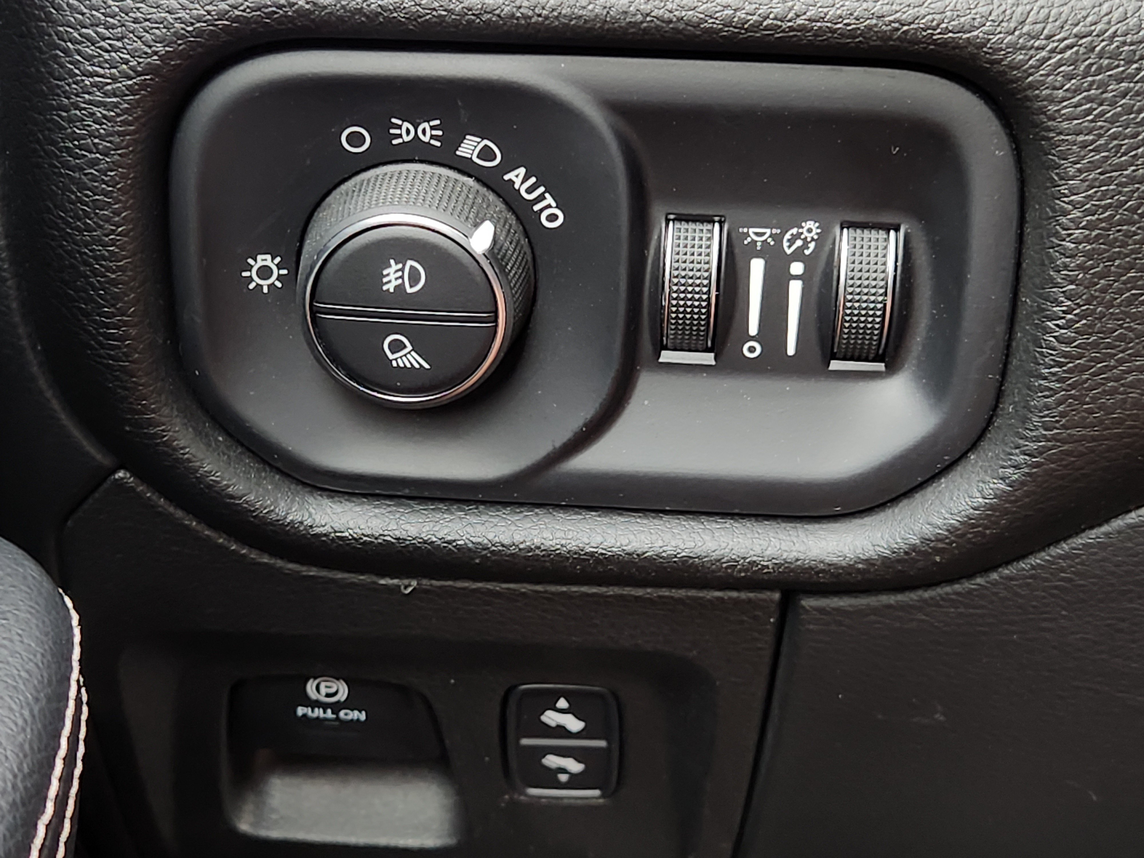 Used 2023 RAM 1500 Laramie AWD/4WD image 25