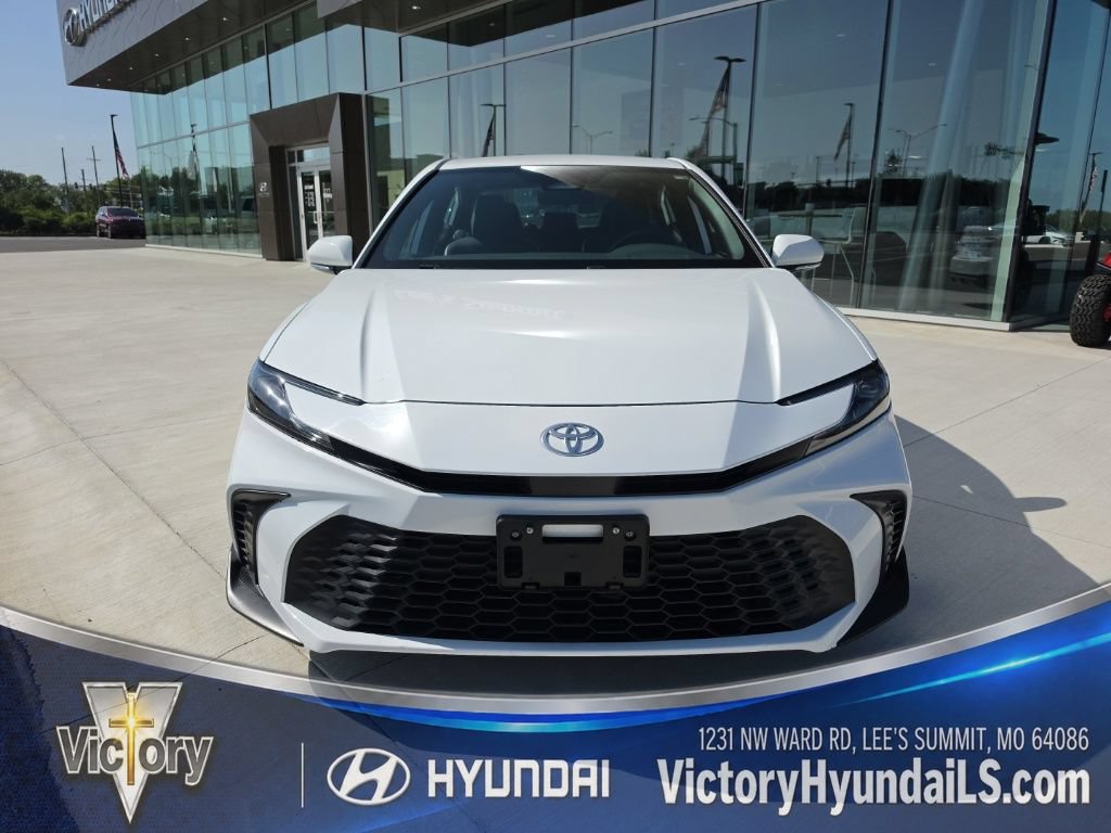 Used 2025 Toyota Camry SE FWD image 8