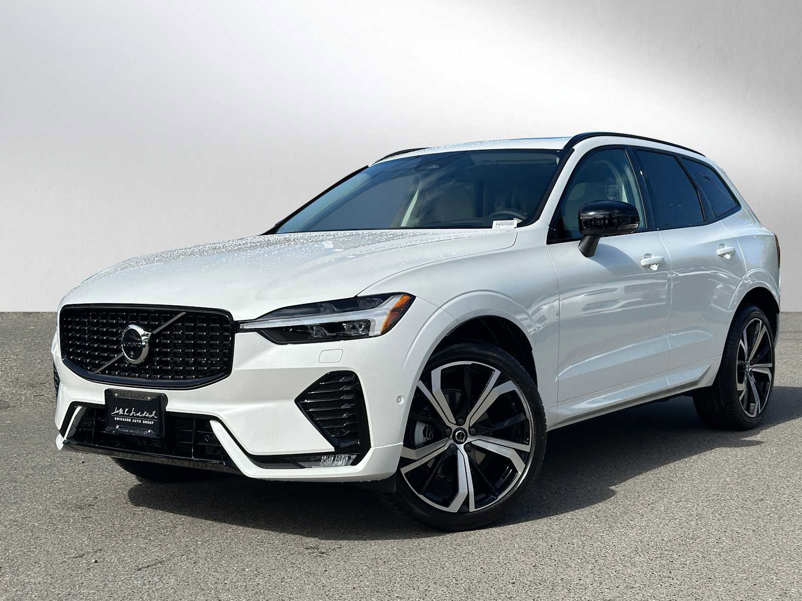 New 2025 Volvo XC60 B5 Ultra w/ Protection Package Premier image 3