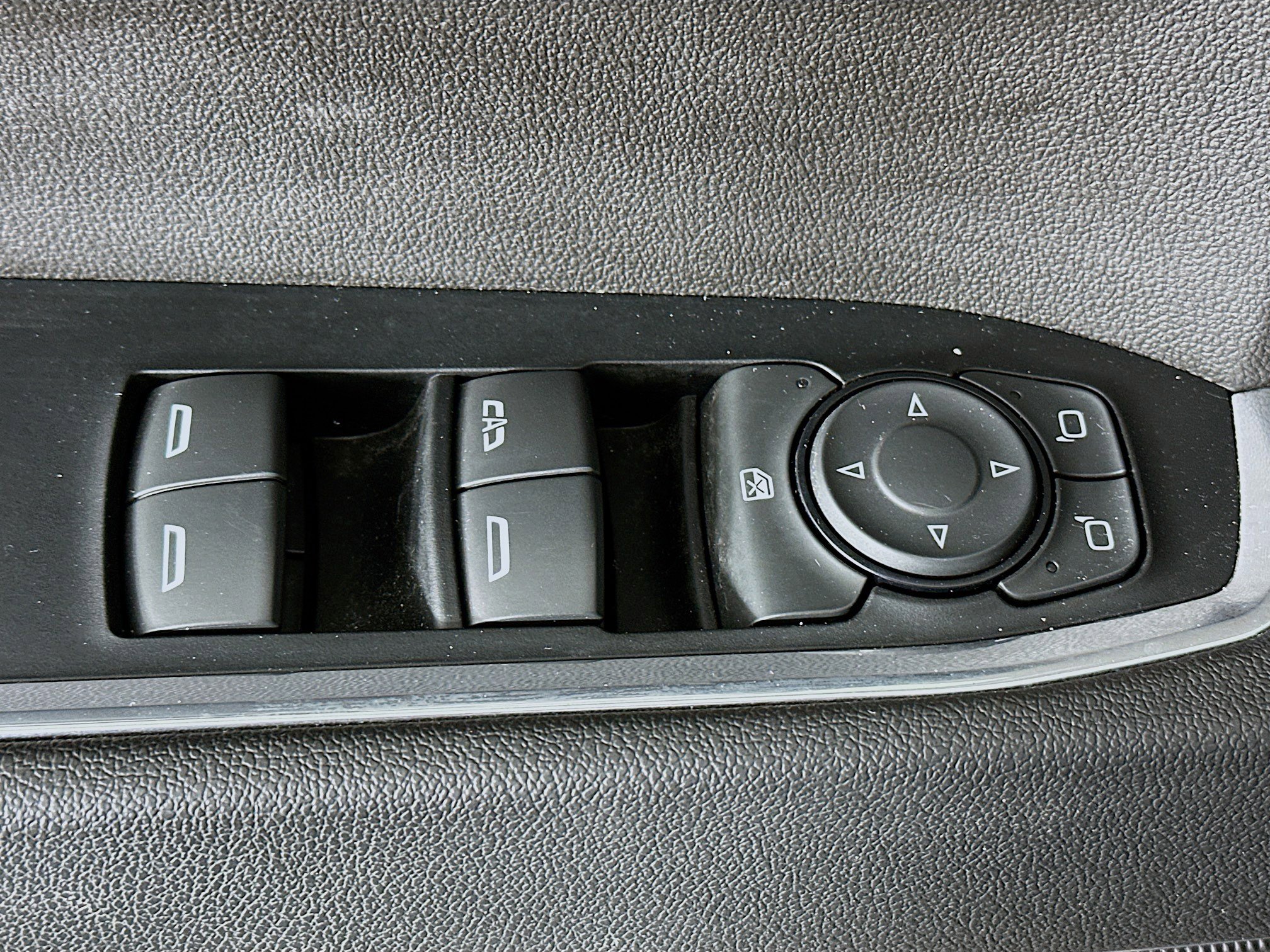 Used 2024 Chevrolet Silverado 1500 LT image 15