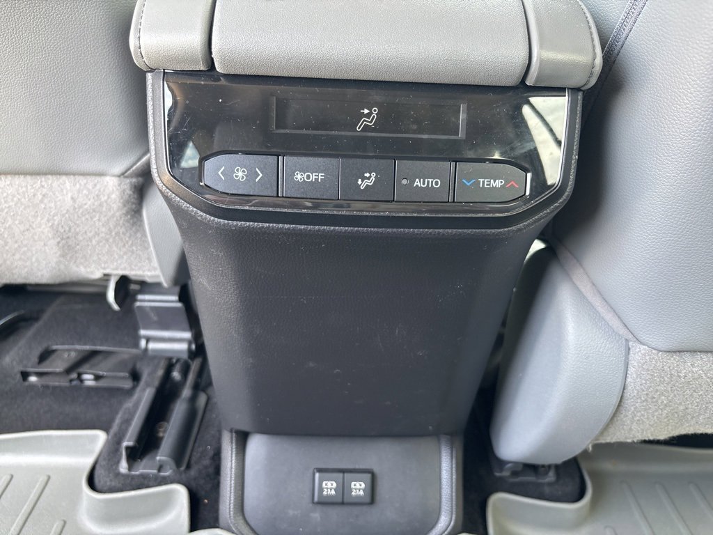 Used 2021 Toyota Highlander XLE image 26