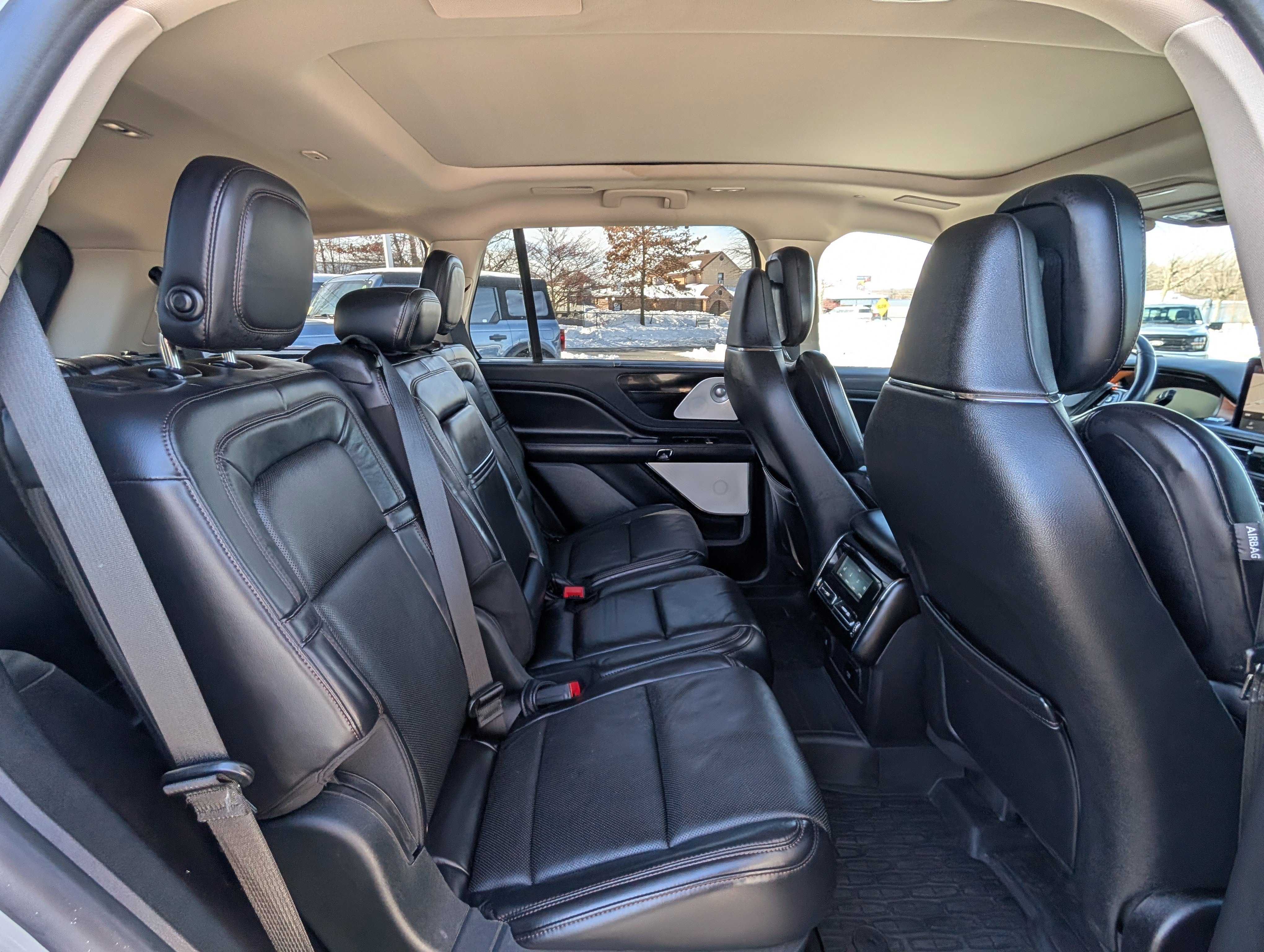 Used 2020 Lincoln Aviator Reserve w/ Equipment Group 202A image 11