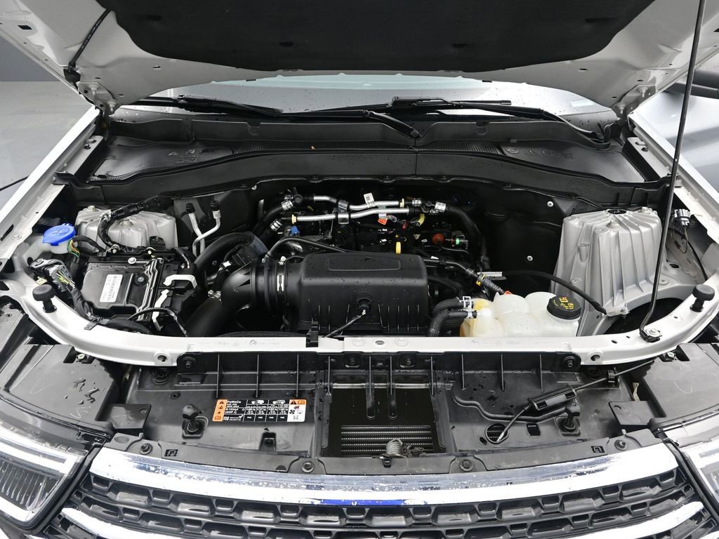 Used 2024 Ford Explorer XLT w/ Equipment Group 202A image 12
