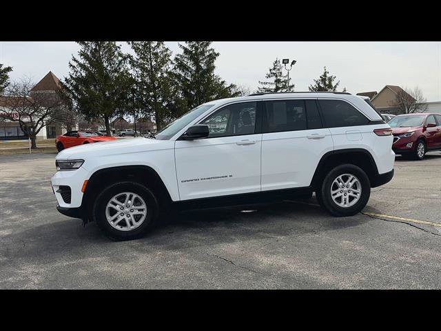 Used 2023 Jeep Grand Cherokee Laredo w/ Luxury Tech Group I AWD/4WD image 28