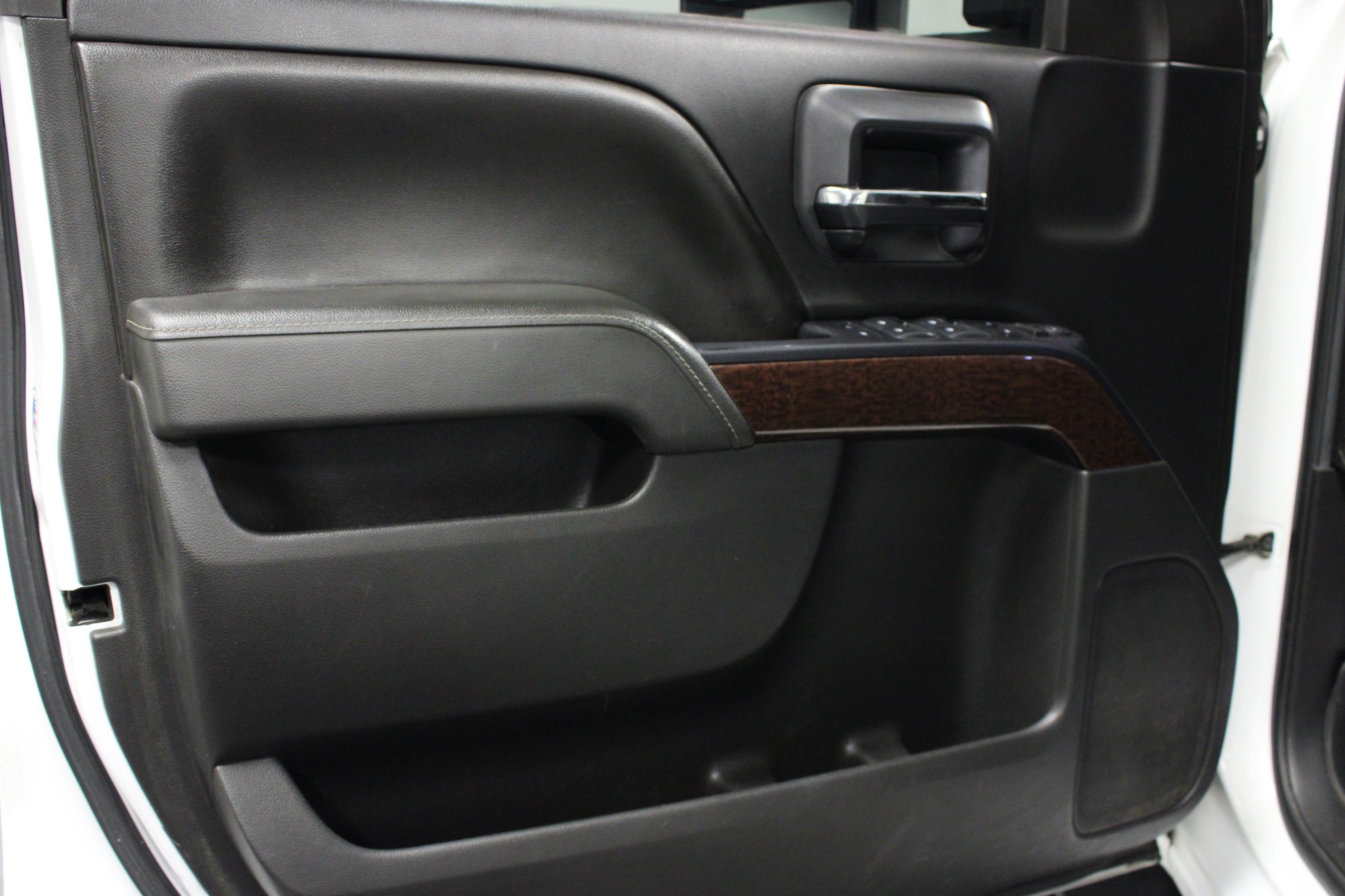 Used 2015 GMC Sierra 2500 SLE w/ SLE Preferred Package AWD/4WD image 11