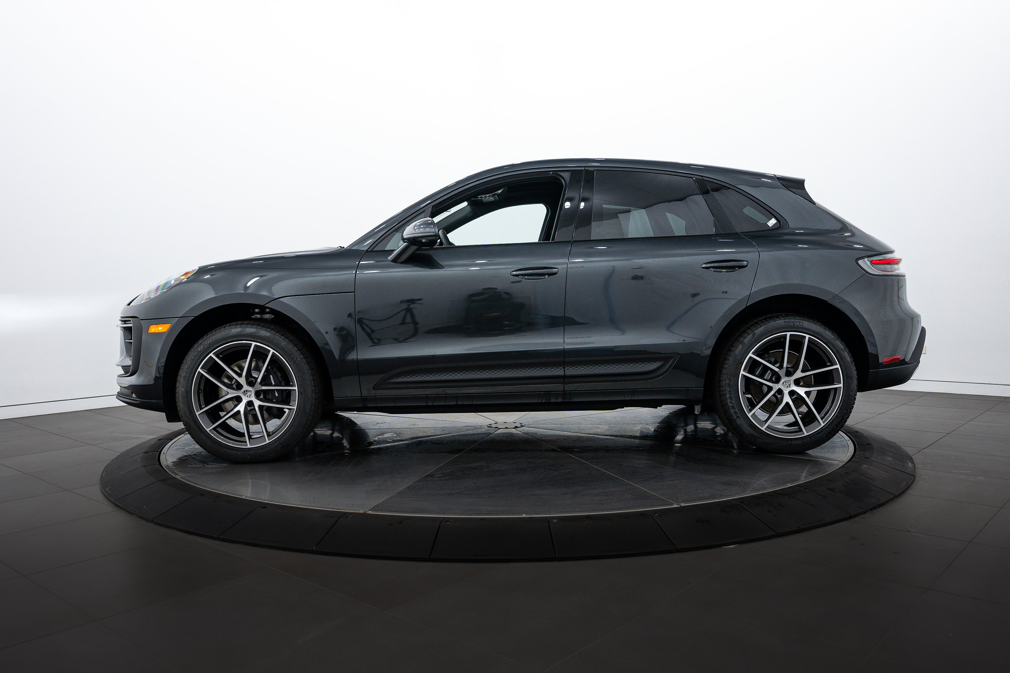 New 2025 Porsche Macan image 2