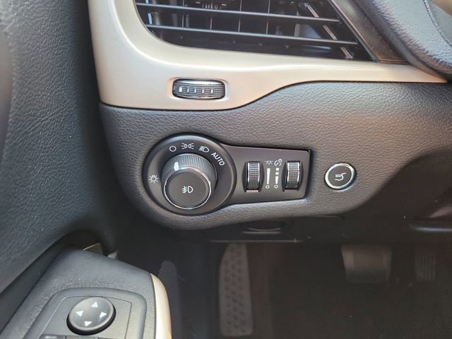 Used 2018 Jeep Cherokee Limited w/ Technology Group image 25