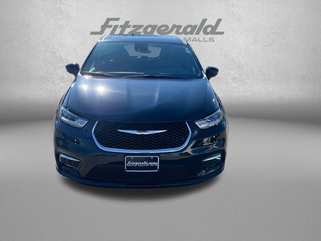 Used 2025 Chrysler Pacifica Select FWD image 5