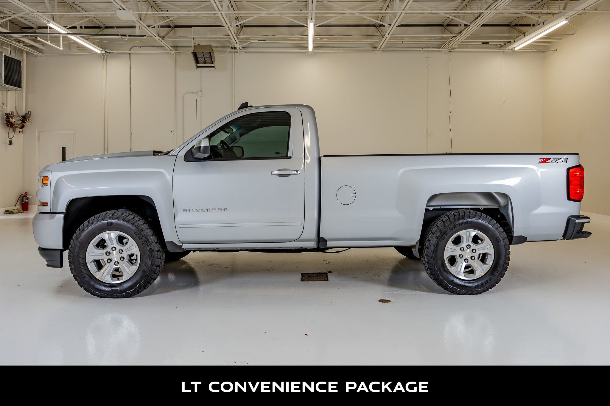 Used 2018 Chevrolet Silverado 1500 LT w/ LT Convenience Package AWD/4WD image 5