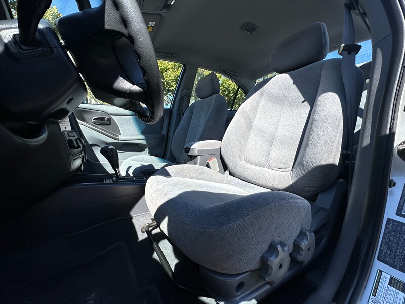 Used 2005 Hyundai Elantra GLS FWD image 12