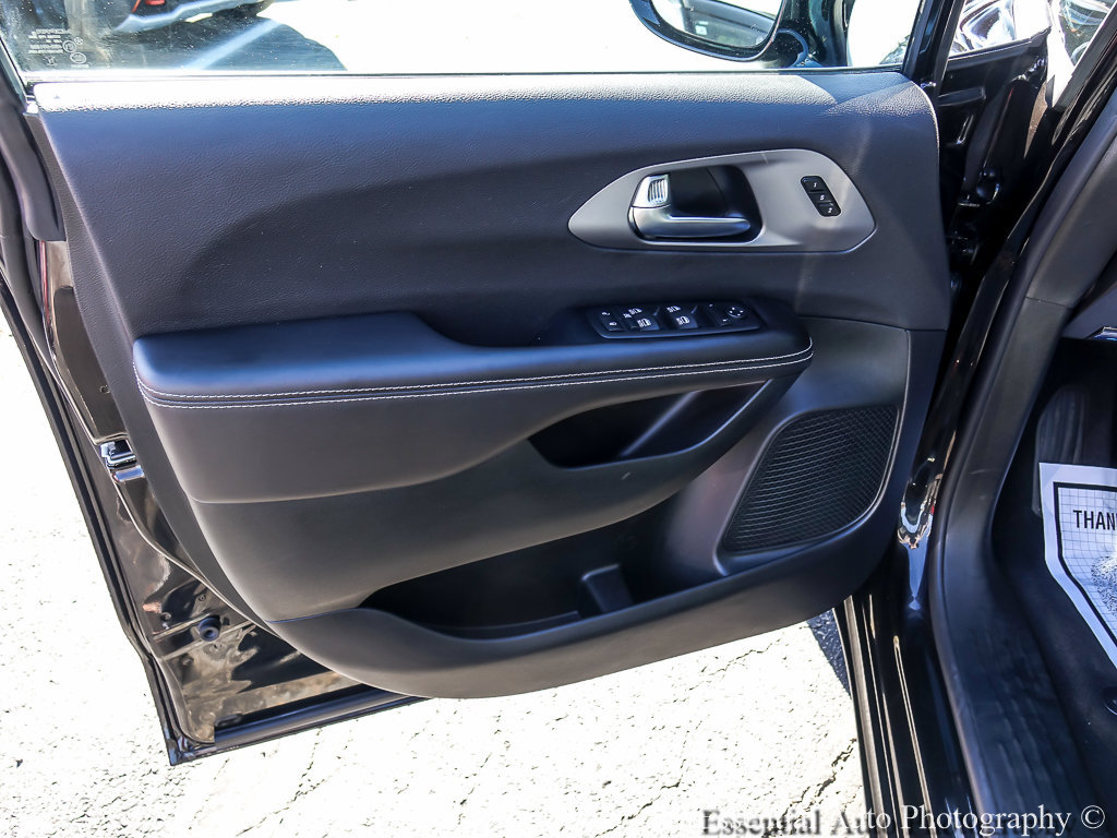 Used 2027 Chrysler Pacifica Select FWD image 23